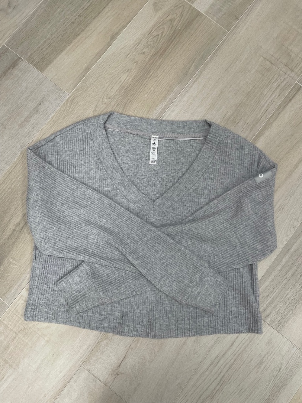 Alo yoga gray Ribbed cropped v neck sweater